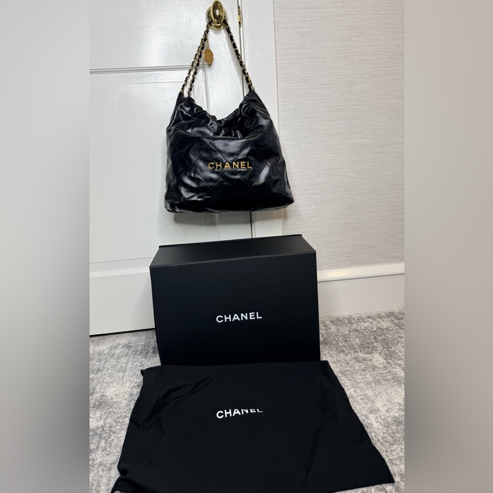 Authentic Chanel 22 Medium Hobo Bag all original paperwork included - Picture 9 of 9